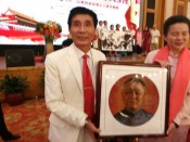 习红丽与冯正经留影