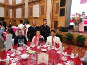 习红丽与冯正经合影