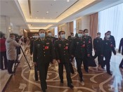 人大代表陆续进入会场