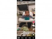 小孙子航嘉自己吃饭