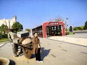 陪同朱教授一行等到军